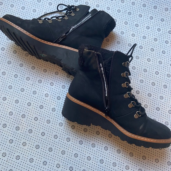 Women’s Baretraps Black Wedge Ankle Boots Lace-up 1-3/4” Heel size 10M - Picture 8 of 8